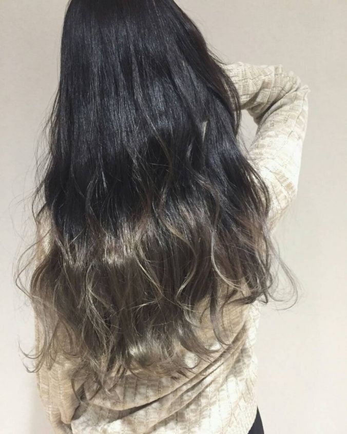 ヘアスタイル 抜け感たっぷりグラデーションロングヘアースタイル Revive Hair Lycka 大分県 大分市のヘアサロン 美容室の検索 予約は大分 Be